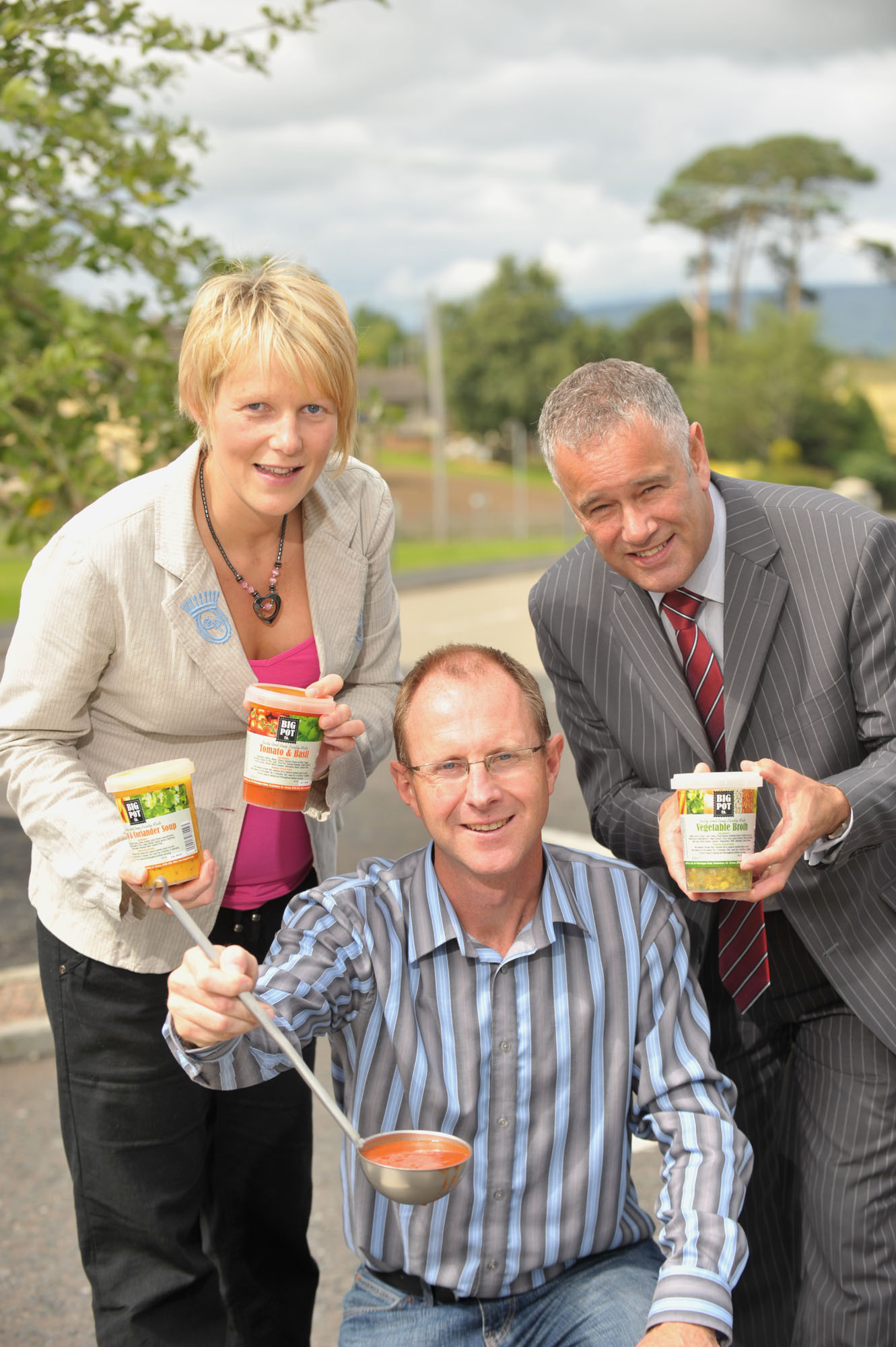 14509-invest-ni-with-big-pot-at-loughry-college.jpg